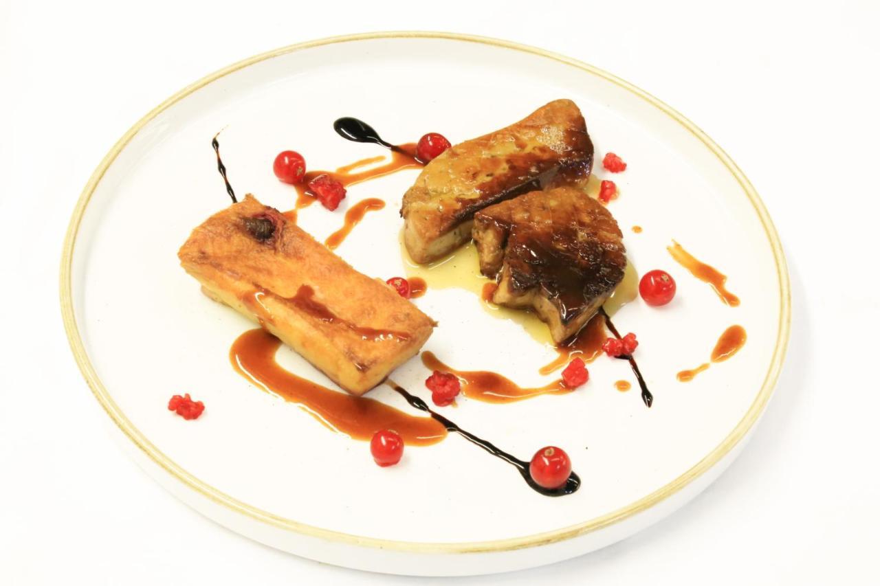 Hotel Chateau Des Ducs De Joueuse, Bw Signature Collection 4*