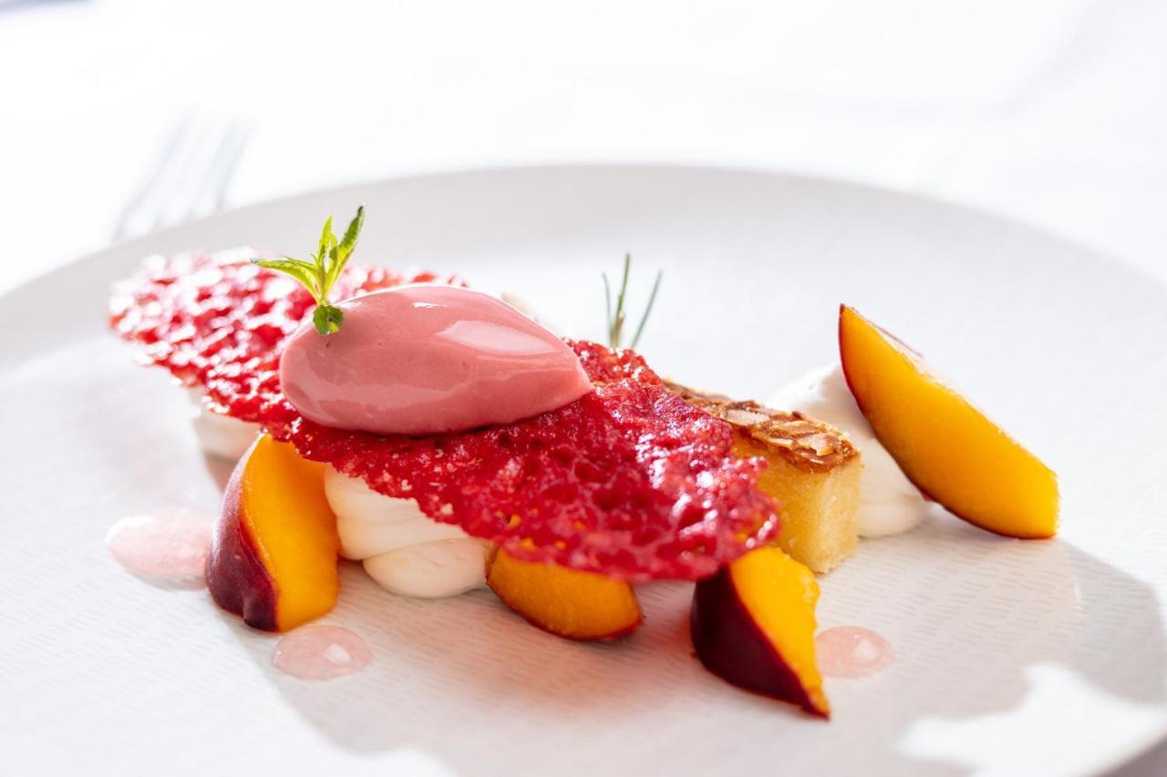 Hotel Chateau Des Ducs De Joueuse, Bw Signature Collection 4*