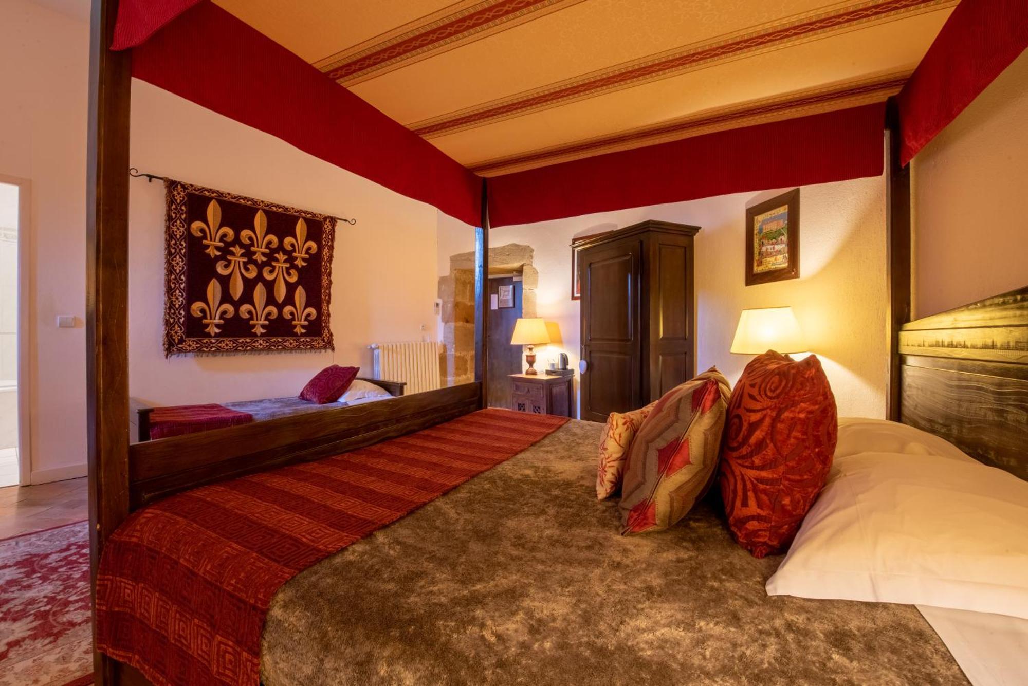 Hotel Chateau Des Ducs De Joueuse, Bw Signature Collection 4*