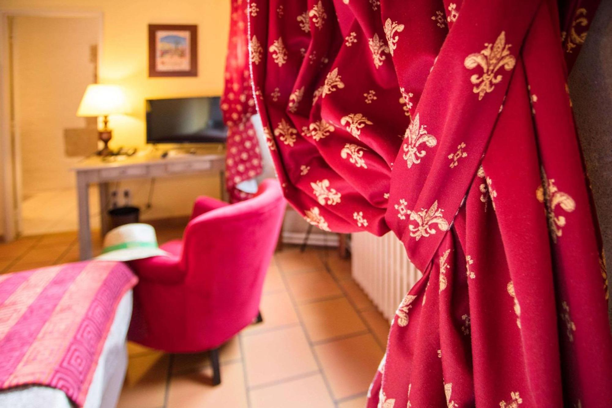 Hotel Chateau Des Ducs De Joueuse, Bw Signature Collection 4*