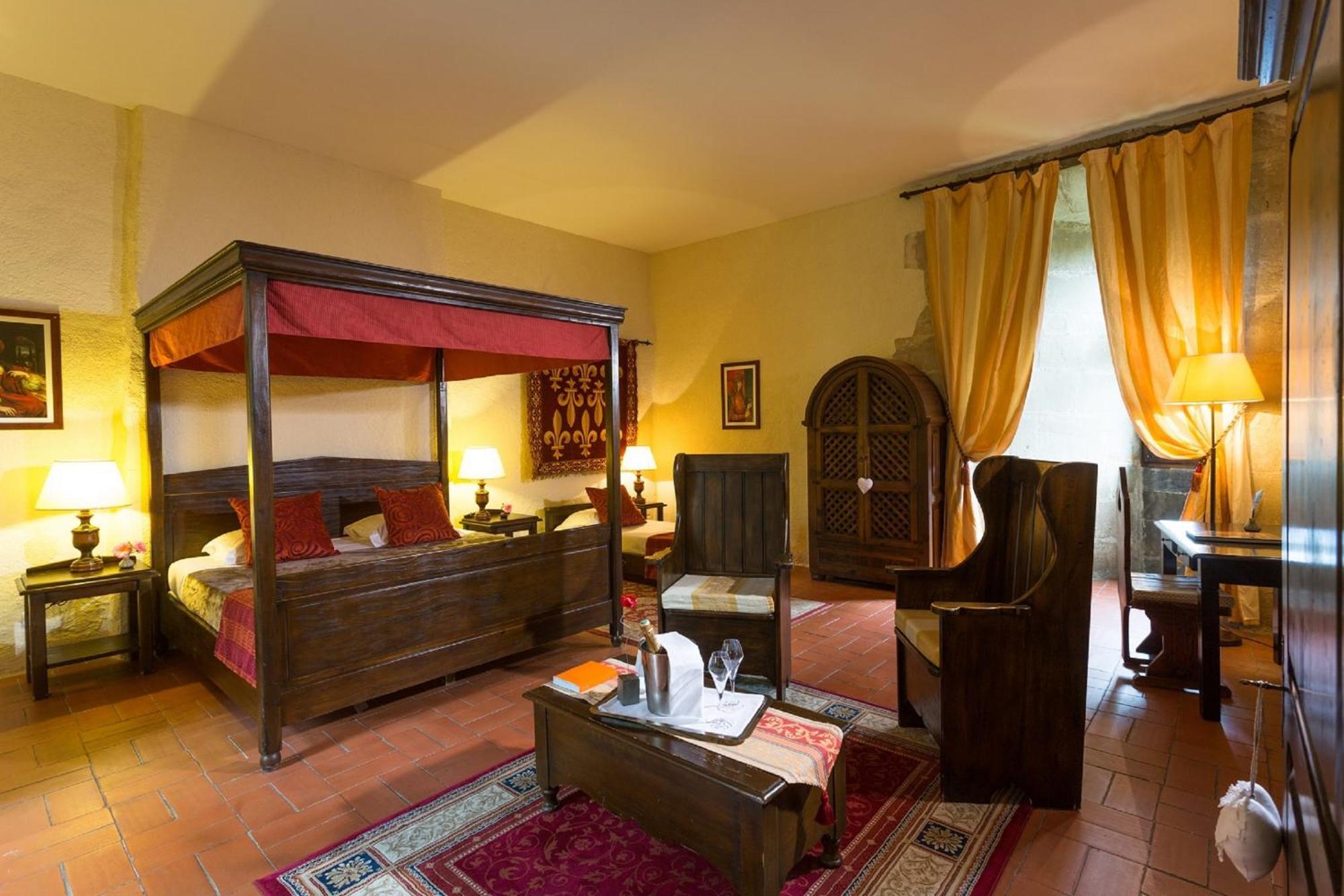 Hotel Chateau Des Ducs De Joueuse, Bw Signature Collection 4*