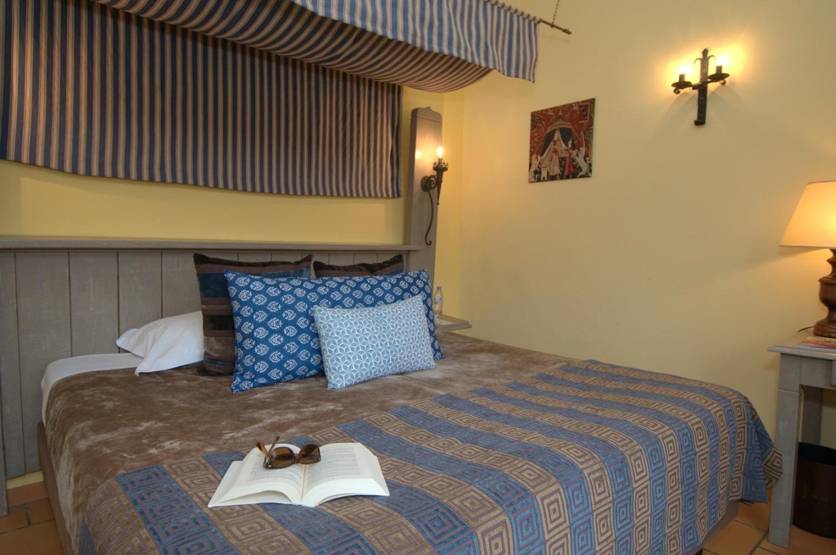 Hotel Chateau Des Ducs De Joueuse, Bw Signature Collection 4*