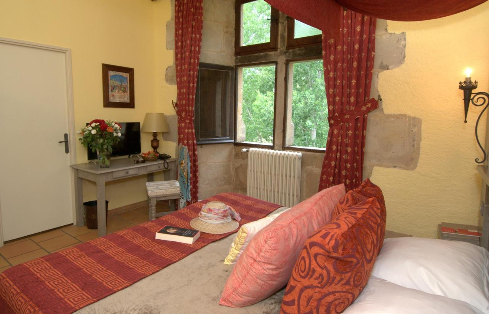 Chateau Des Ducs De Joueuse, Bw Signature Collection 4* Couiza
